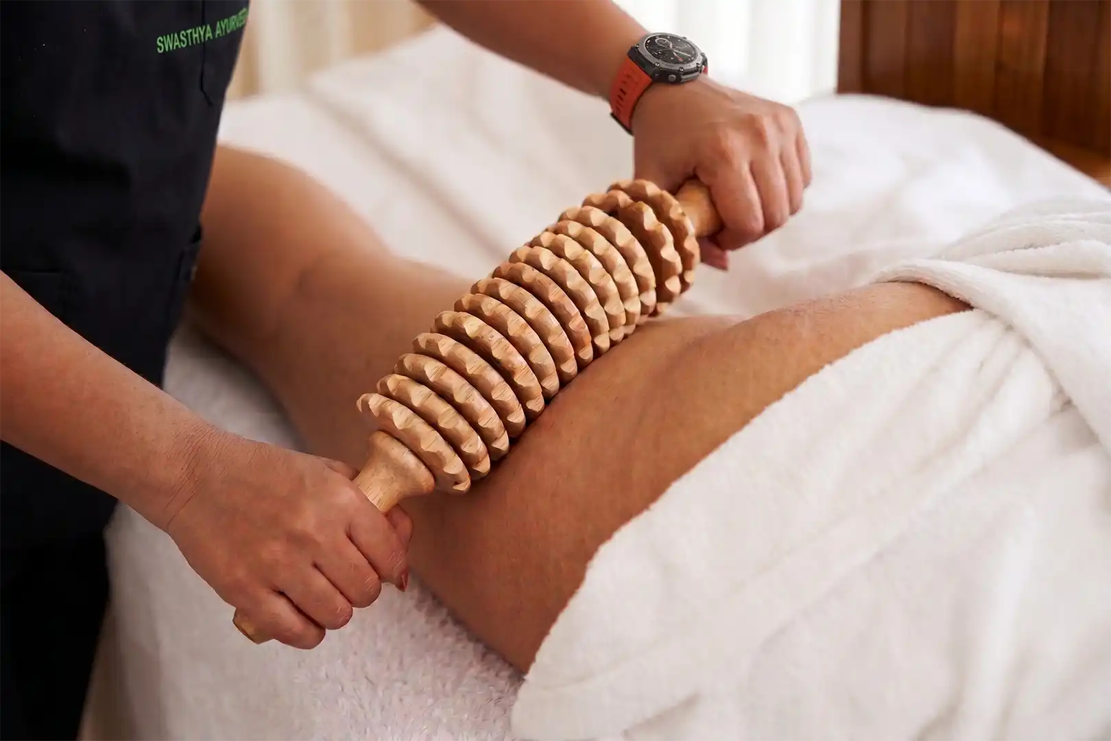 Anti-Cellulite Massage for fat reduction and inch loss at Swasthya Ayurveda, Kannur