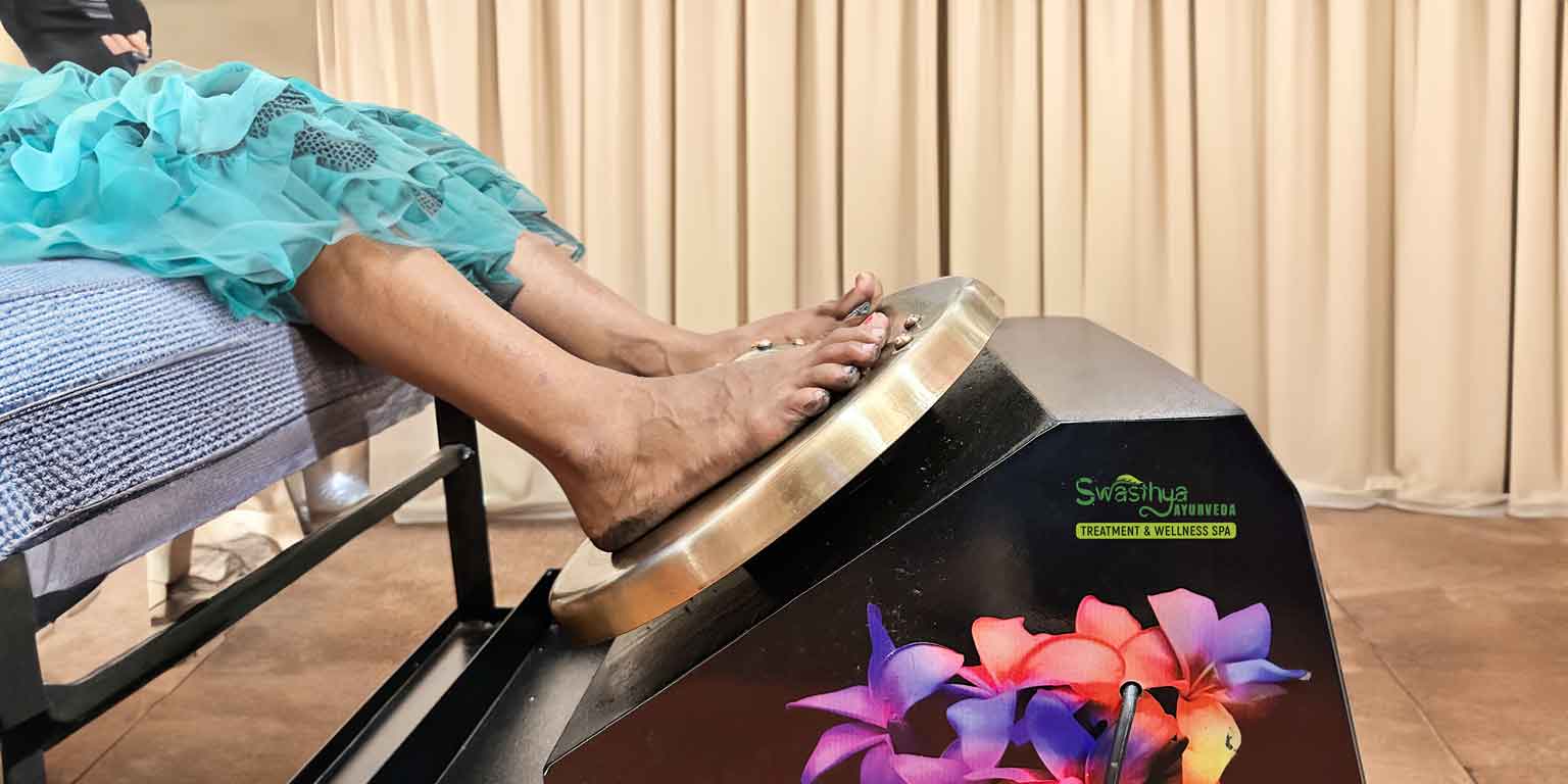 ayurvedic kansa foot massage